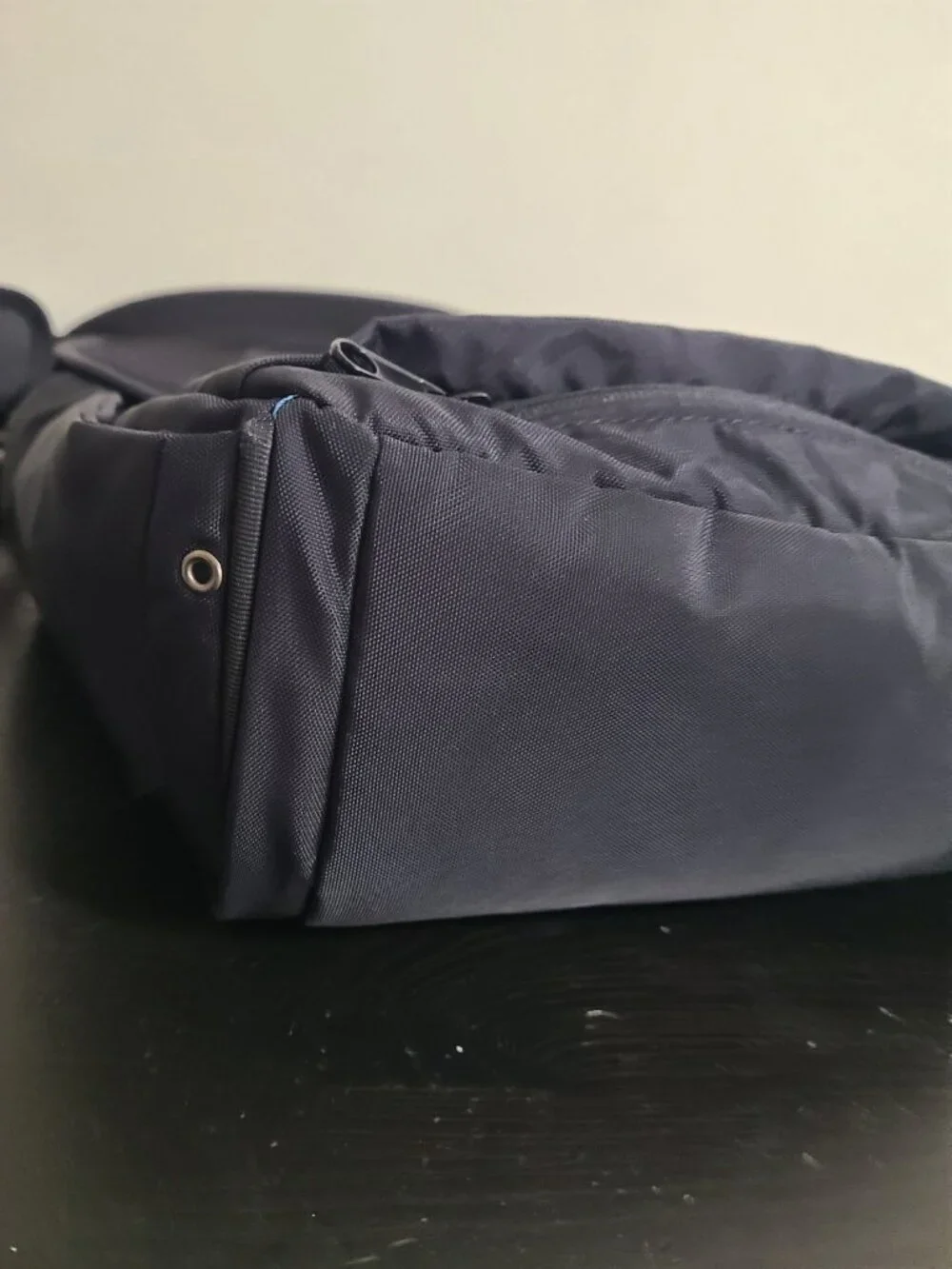 PacSafe Metro 300 GII Anti Theft RFID Shoulder Travel Bag Unisex Nylon